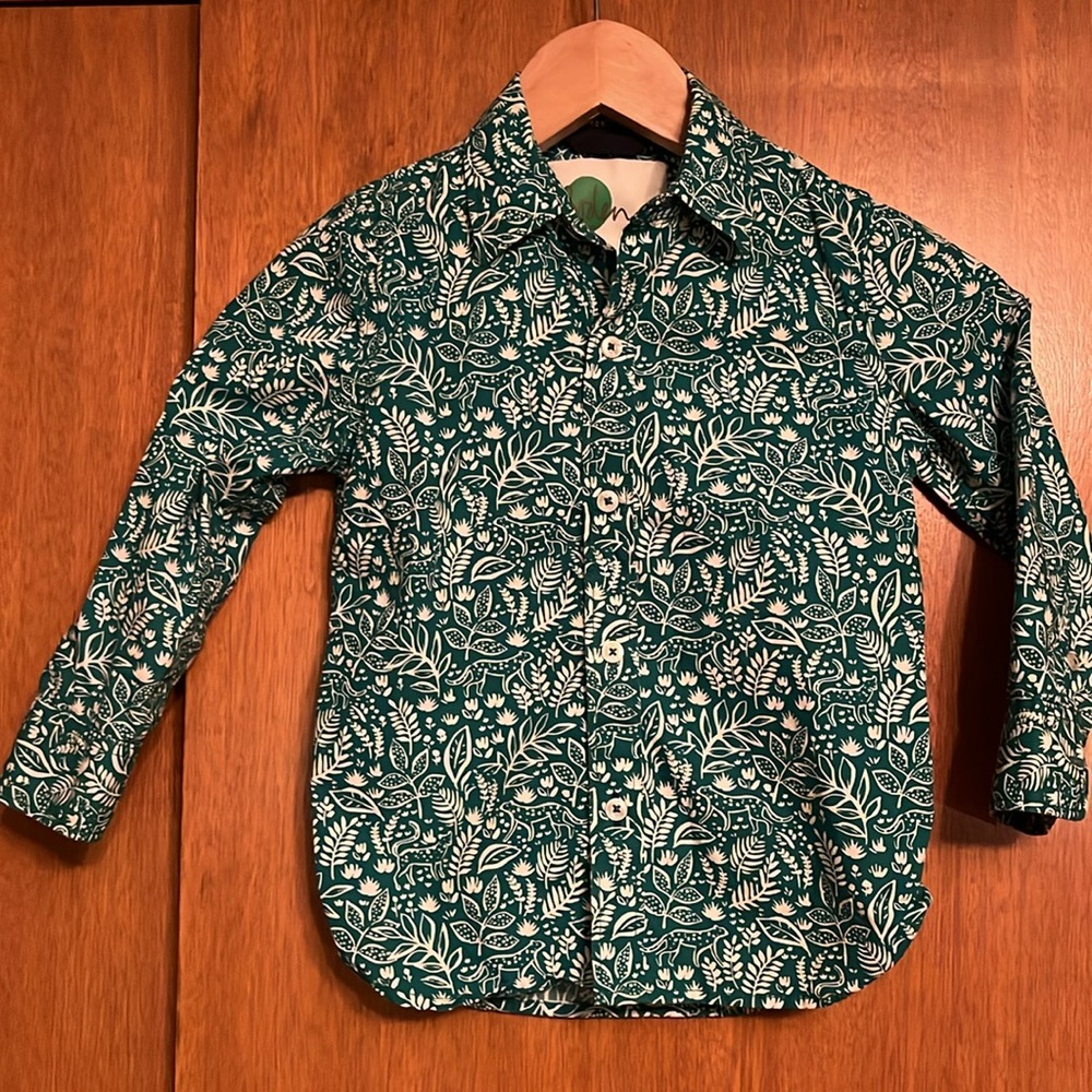 Mini Boden long-sleeve button down, green jungle print, 4-5Y